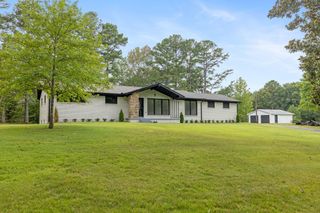 2809 Country Club Dr, Centerville, TN 37033