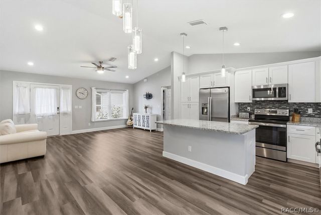 2979 W Akron Place, Dunnellon, FL 34433