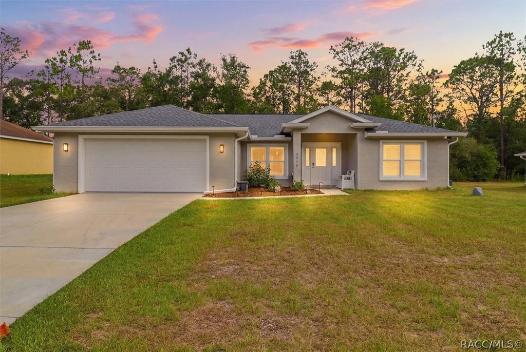 2979 W Akron Place, Dunnellon, FL 34433