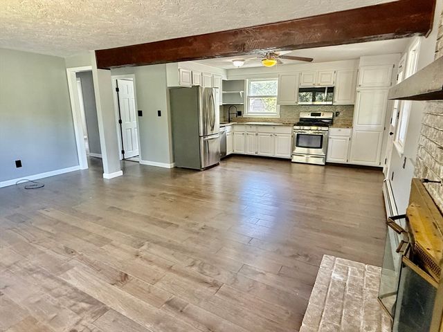 14 Greenville St, Billerica, MA 01821
