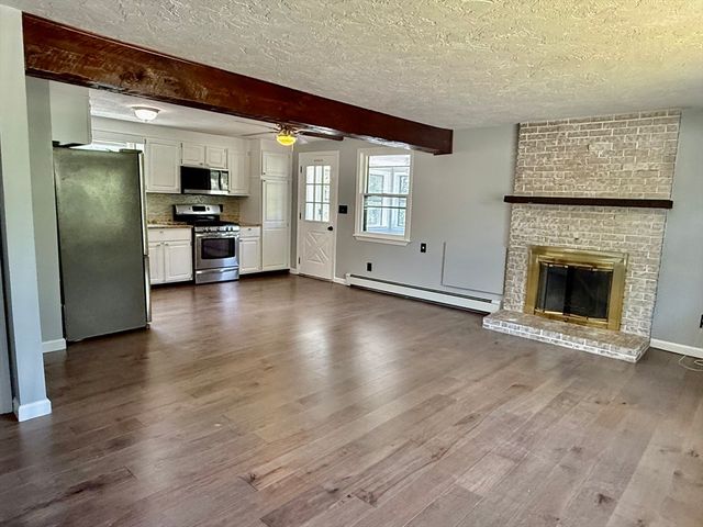 14 Greenville St, Billerica, MA 01821