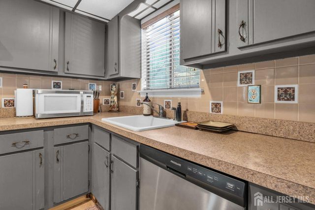 16 Cardinal Lane, Howell, NJ 07731