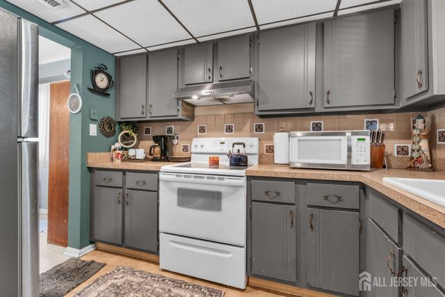 16 Cardinal Lane, Howell, NJ 07731