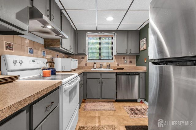 16 Cardinal Lane, Howell, NJ 07731
