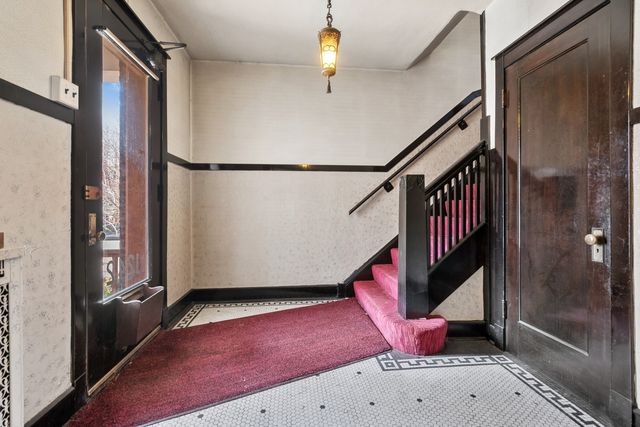 1242 W ELMDALE Avenue, Chicago, IL 60660