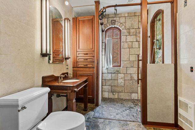 1242 W ELMDALE Avenue, Chicago, IL 60660