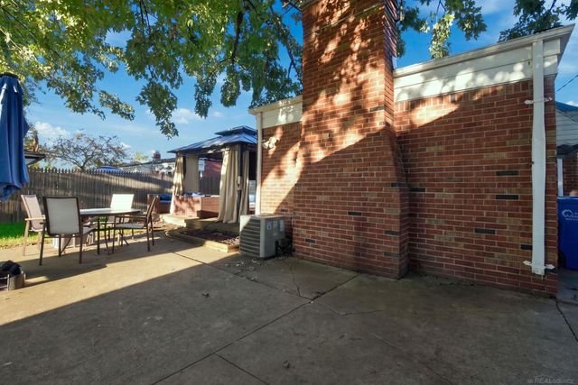 25015 Wagner Avenue, Warren, MI 48089