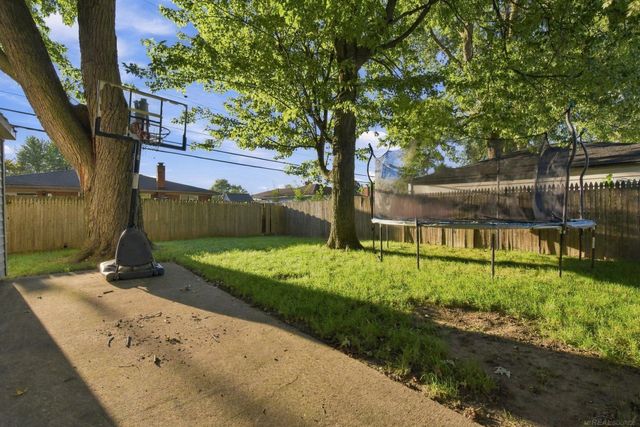 25015 Wagner Avenue, Warren, MI 48089