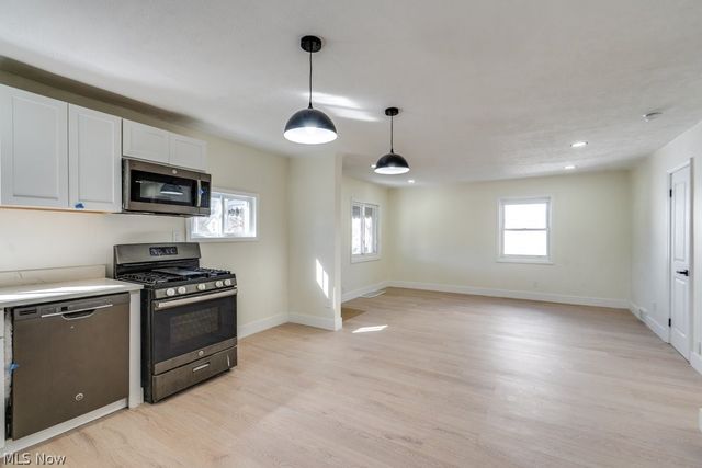 4455 W 56th Street, Cleveland, OH 44144