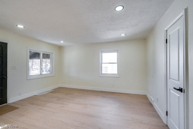 4455 W 56th Street, Cleveland, OH 44144