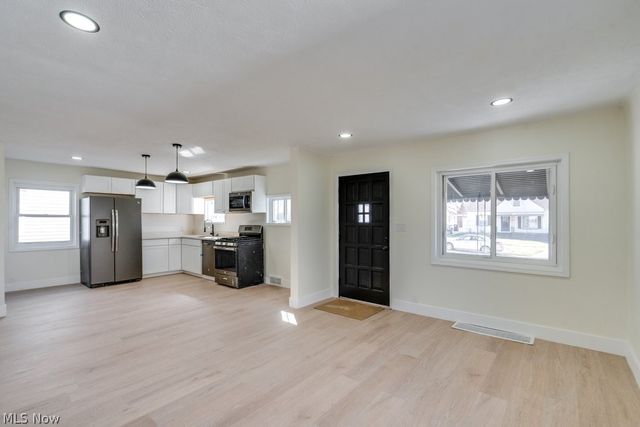 4455 W 56th Street, Cleveland, OH 44144