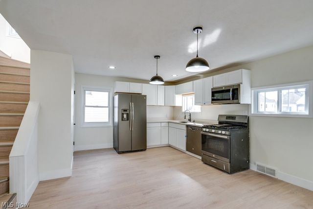 4455 W 56th Street, Cleveland, OH 44144