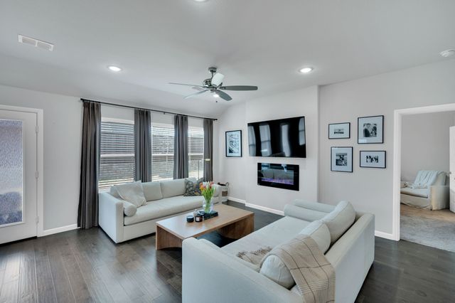 128 Arrow Wood Road, Waxahachie, TX 75165