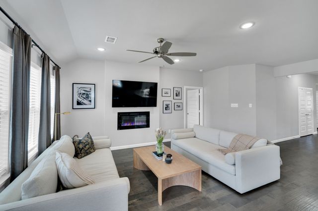 128 Arrow Wood Road, Waxahachie, TX 75165