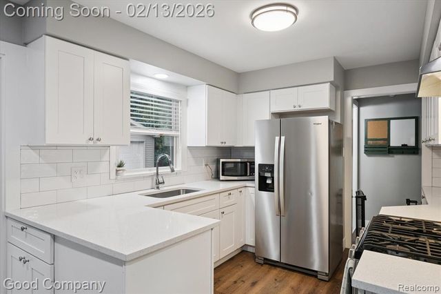 22440 Hawthorne Street, Farmington, MI 48336