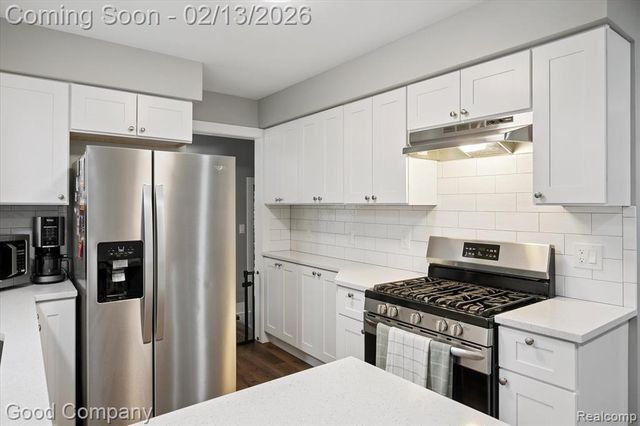 22440 Hawthorne Street, Farmington, MI 48336