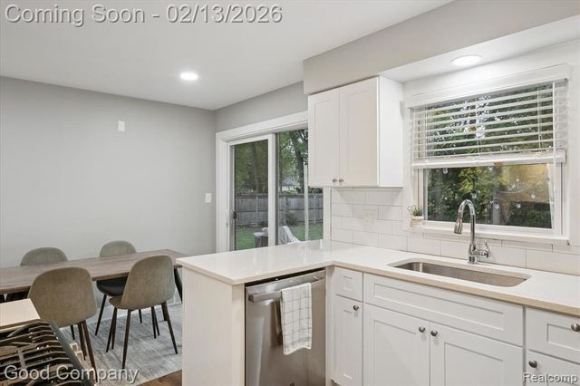 22440 Hawthorne Street, Farmington, MI 48336