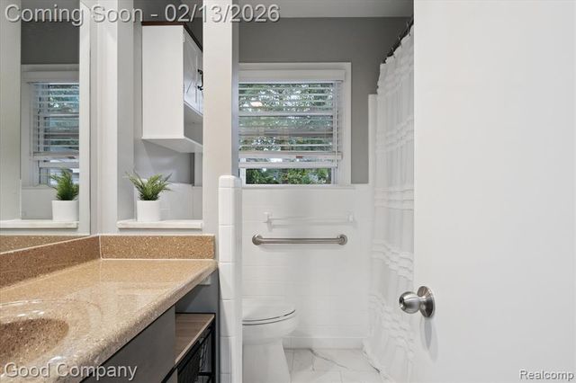 22440 Hawthorne Street, Farmington, MI 48336