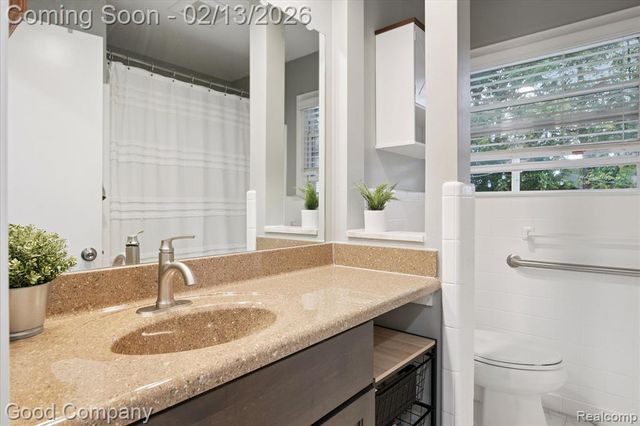 22440 Hawthorne Street, Farmington, MI 48336