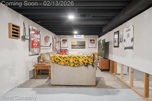 22440 Hawthorne Street, Farmington, MI 48336