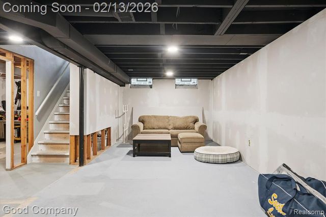 22440 Hawthorne Street, Farmington, MI 48336