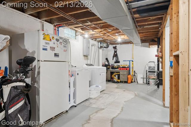 22440 Hawthorne Street, Farmington, MI 48336