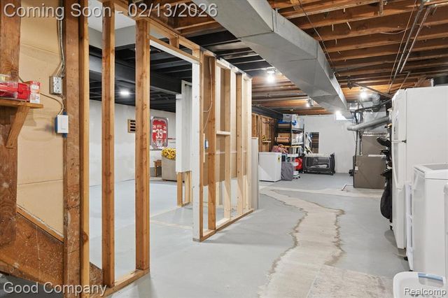 22440 Hawthorne Street, Farmington, MI 48336