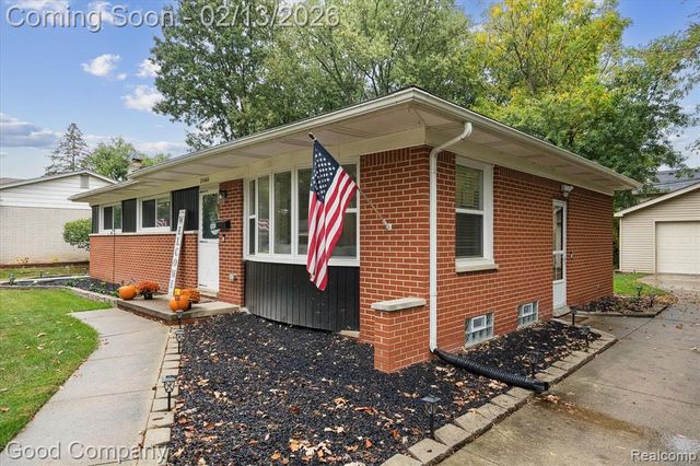 22440 Hawthorne Street, Farmington, MI 48336