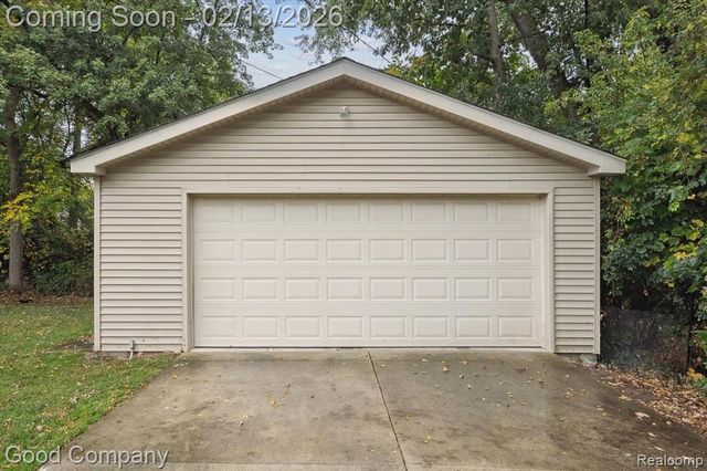 22440 Hawthorne Street, Farmington, MI 48336