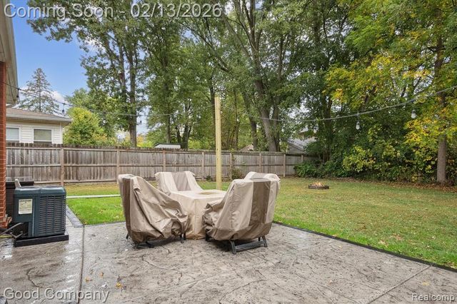 22440 Hawthorne Street, Farmington, MI 48336