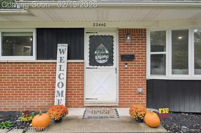 22440 Hawthorne Street, Farmington, MI 48336