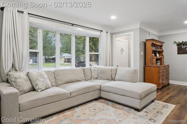 22440 Hawthorne Street, Farmington, MI 48336