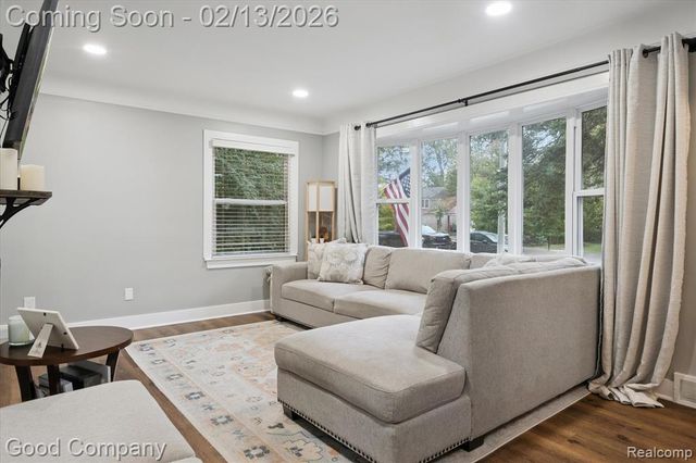 22440 Hawthorne Street, Farmington, MI 48336