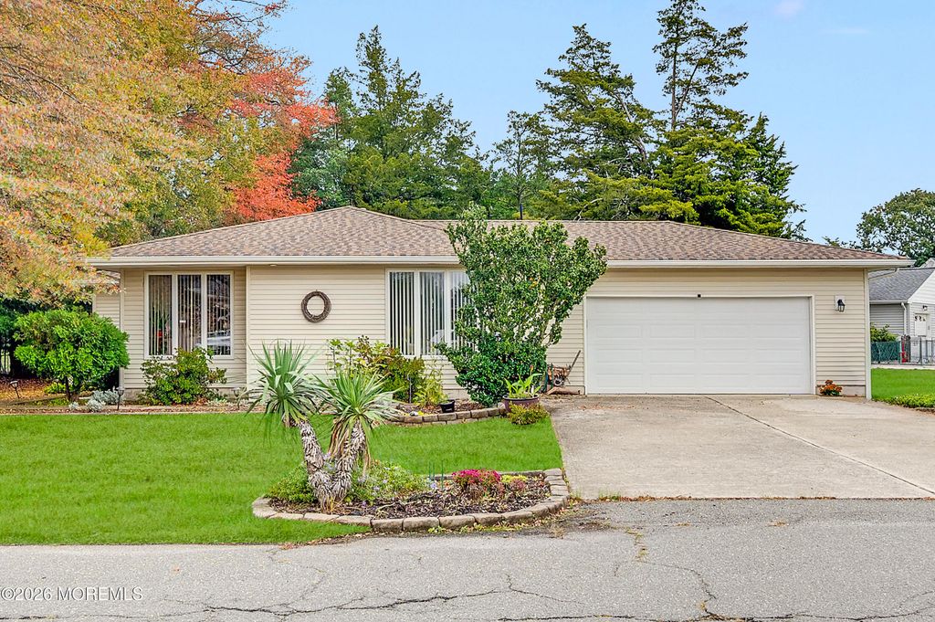 33 Atlantis Boulevard, Little Egg Harbor, NJ 08087