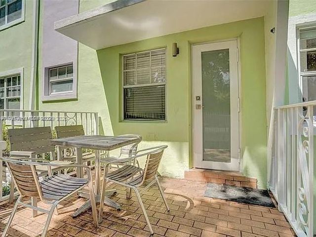 915 SE 8th St 106, Miami Beach, FL 33139