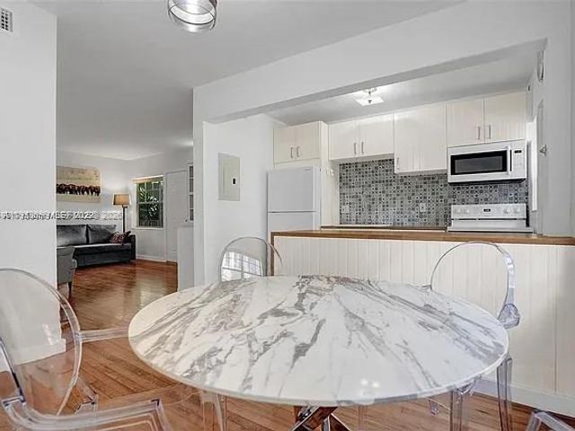 915 SE 8th St 106, Miami Beach, FL 33139