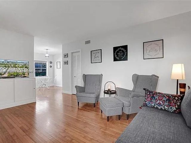 915 SE 8th St 106, Miami Beach, FL 33139