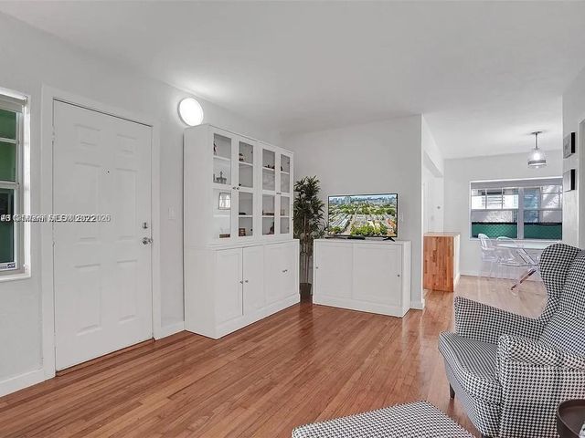 915 SE 8th St 106, Miami Beach, FL 33139