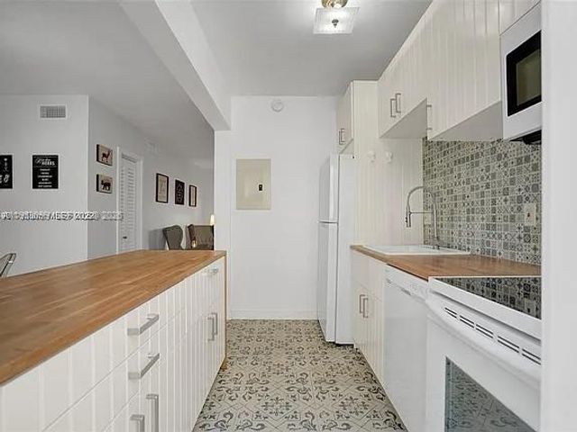 915 SE 8th St 106, Miami Beach, FL 33139