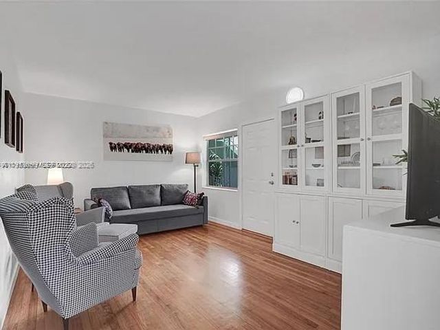 915 SE 8th St 106, Miami Beach, FL 33139