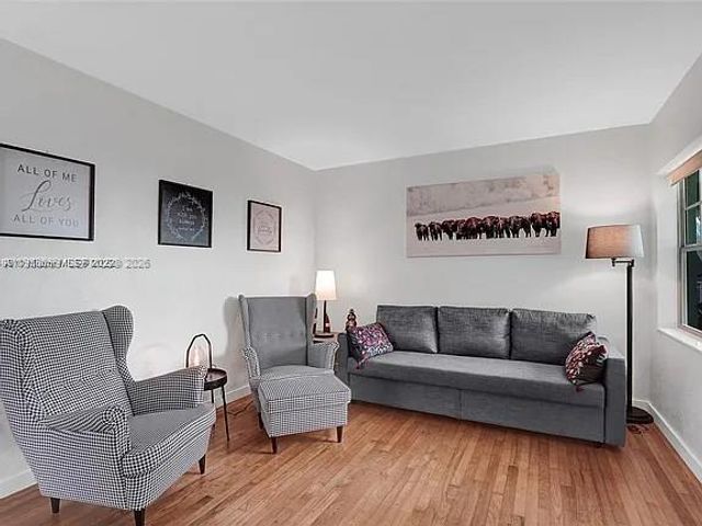 915 SE 8th St 106, Miami Beach, FL 33139