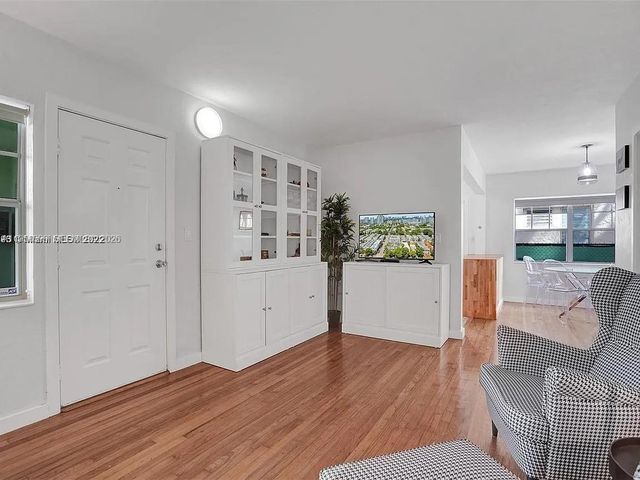 915 SE 8th St 106, Miami Beach, FL 33139