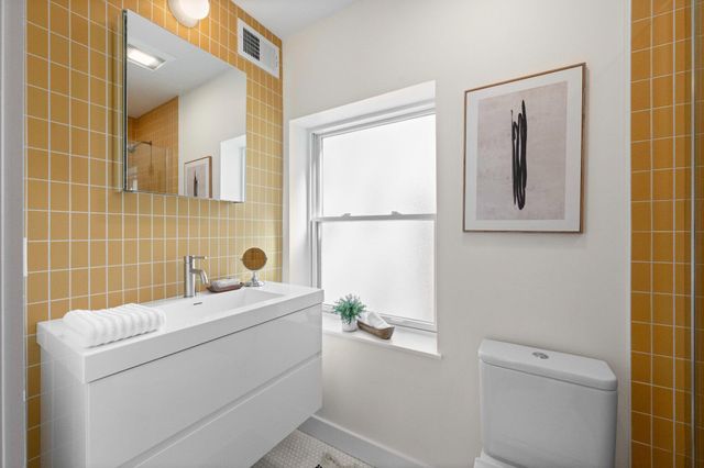 440 POPLAR ST, Philadelphia, PA 19123