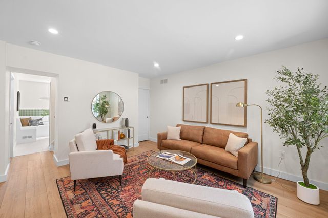 440 POPLAR ST, Philadelphia, PA 19123
