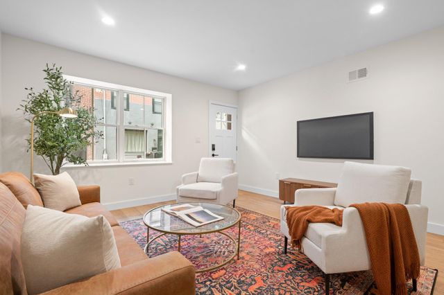 440 POPLAR ST, Philadelphia, PA 19123