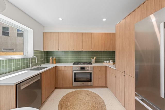 440 POPLAR ST, Philadelphia, PA 19123