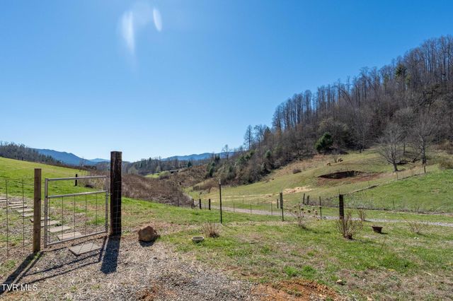 533 Robinson Hollow Lane, Mountain City, TN 37683