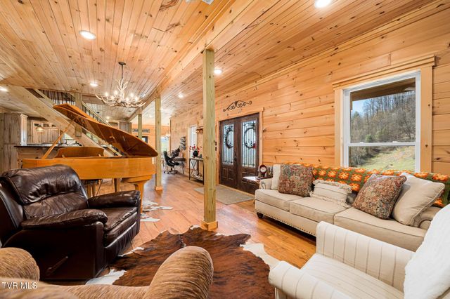 533 Robinson Hollow Lane, Mountain City, TN 37683