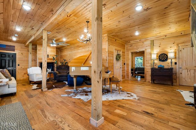 533 Robinson Hollow Lane, Mountain City, TN 37683