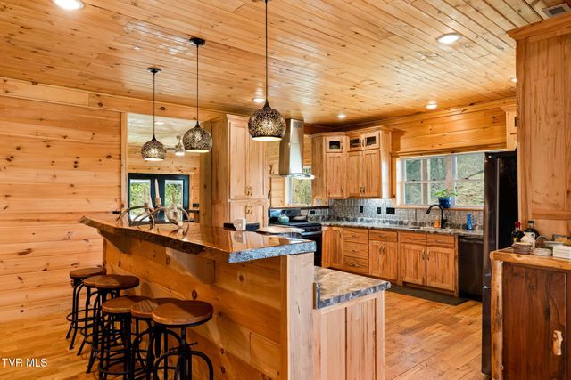 533 Robinson Hollow Lane, Mountain City, TN 37683